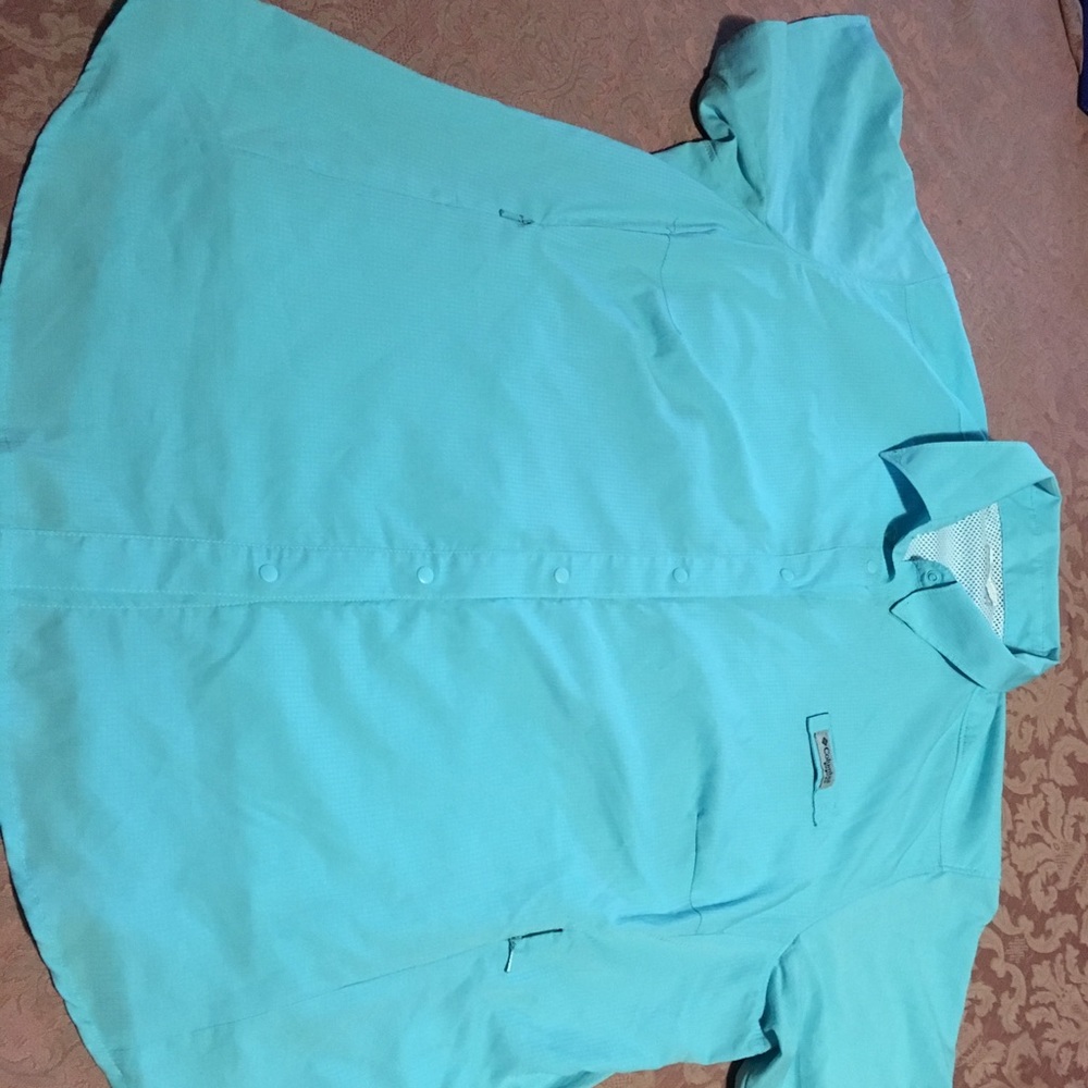 Women’s Columbia short sleeve shirt